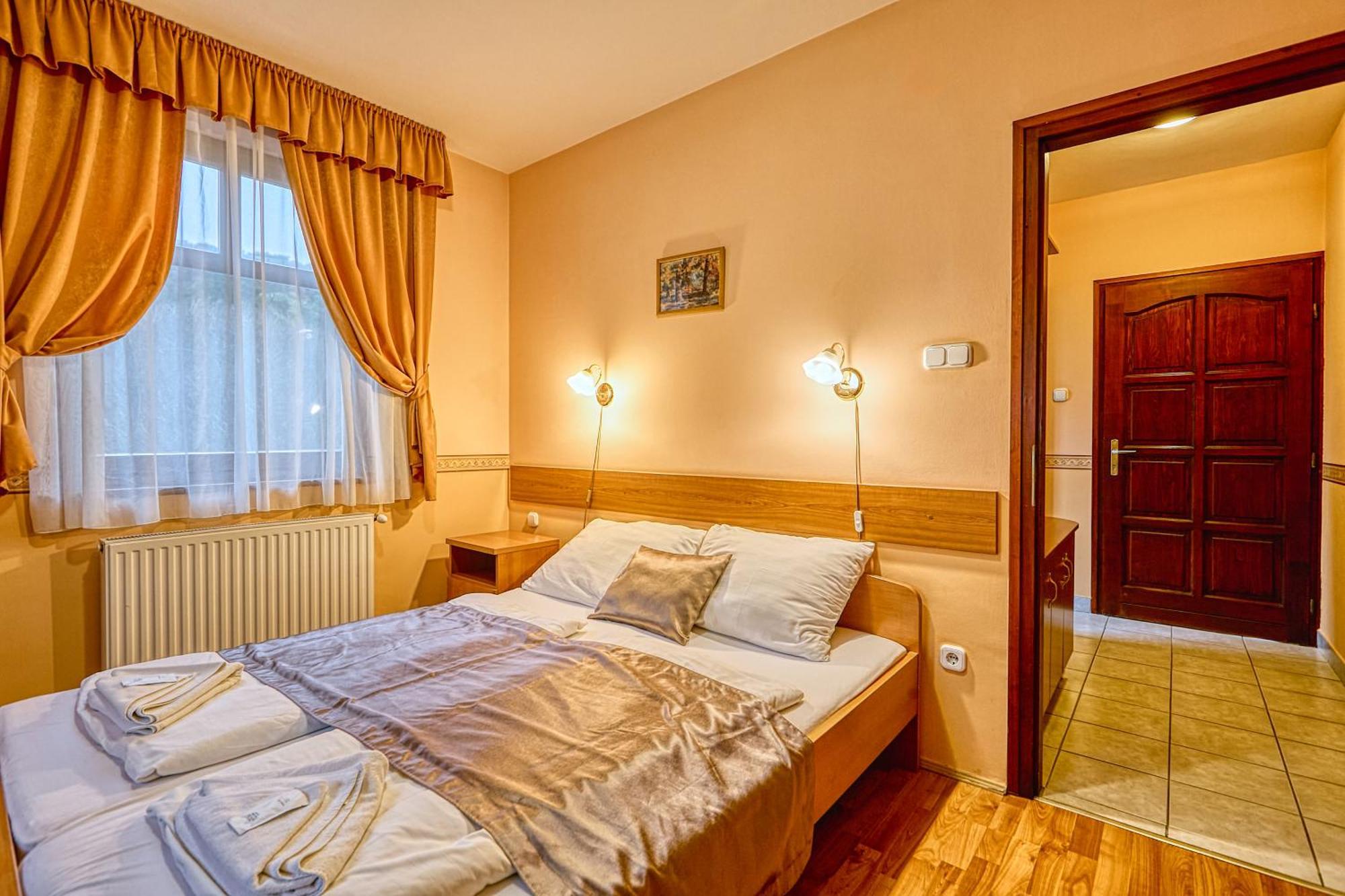 Pihenokereszt Panzio Bed & Breakfast Sopron