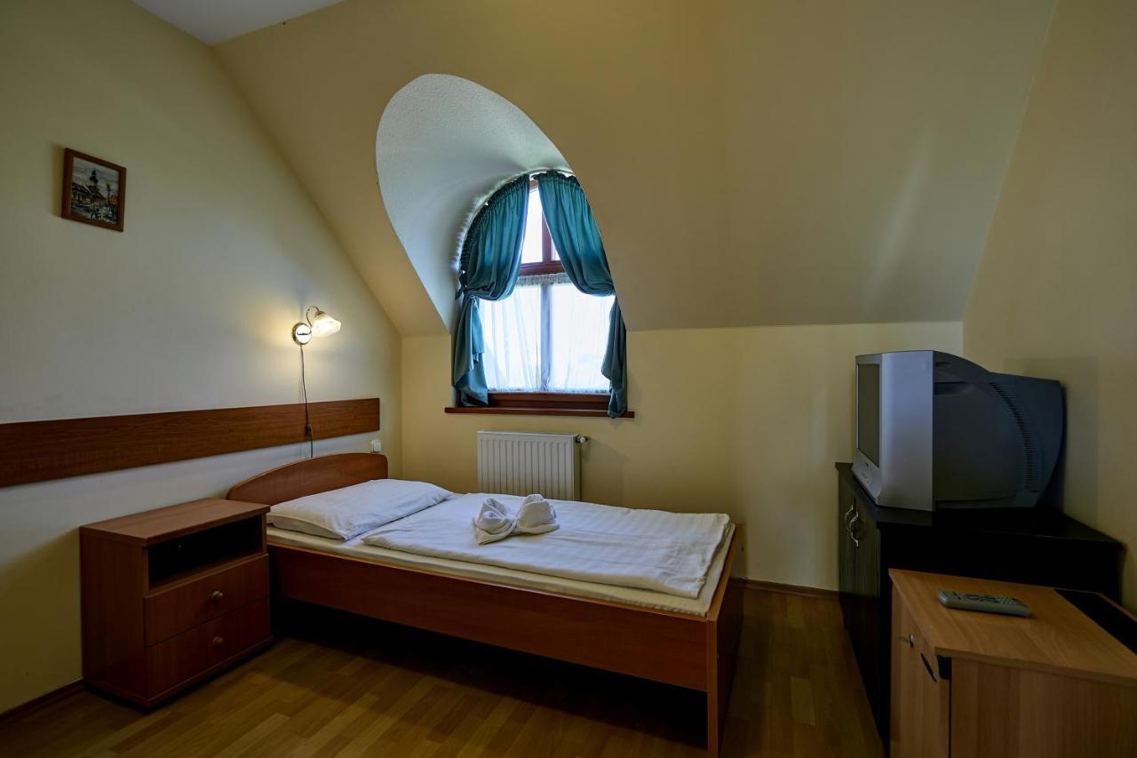Pihenőkereszt Panzió * Sopron